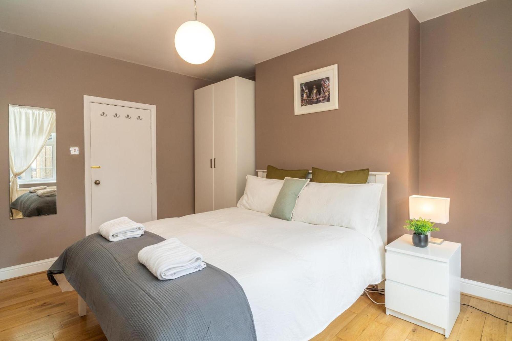 Location! 2 Bed/2bath - Pro Host * Londres