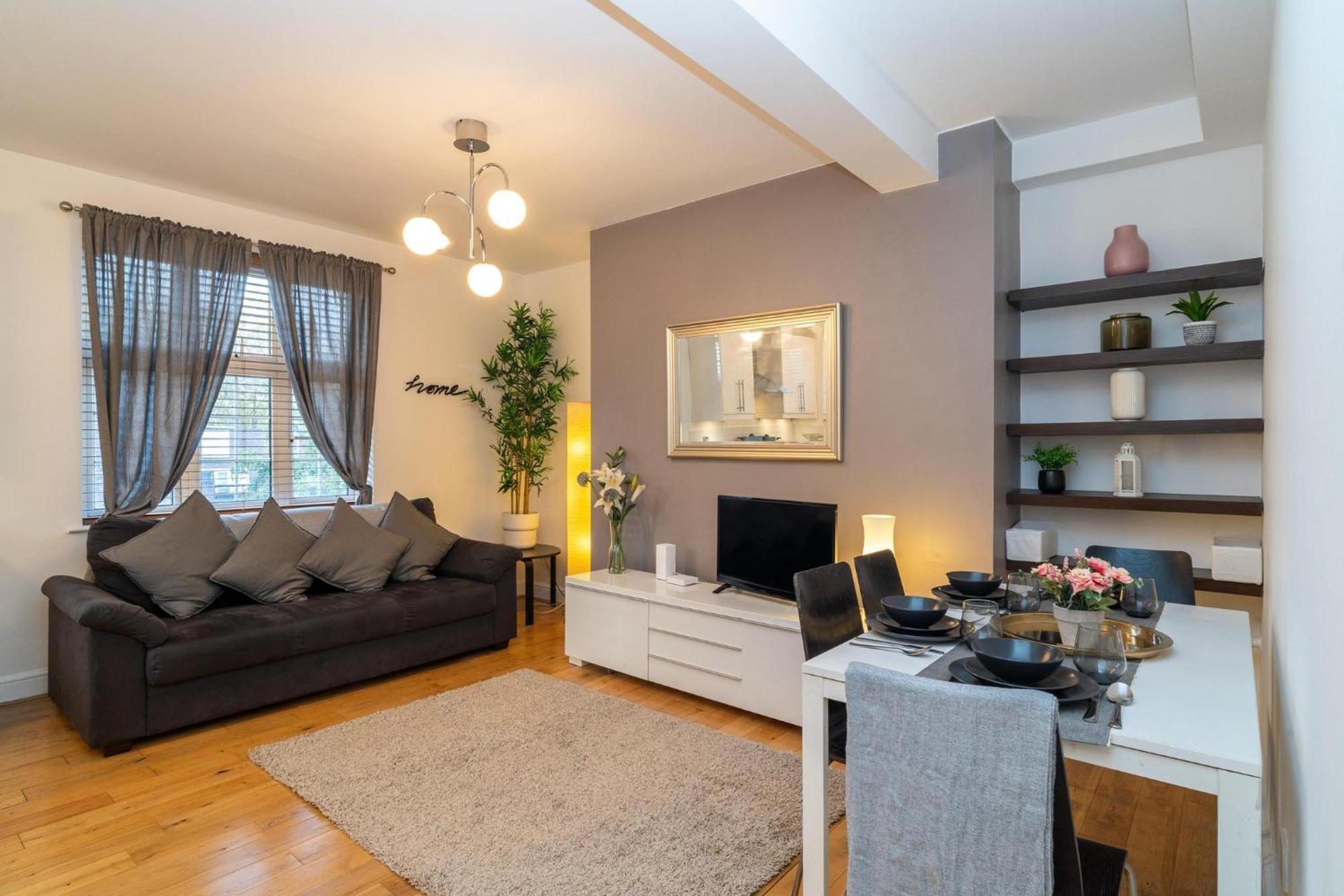 Location! 2 Bed/2bath - Pro Host Londres